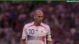 Zinédine Zidane ชายที่เล่นฟุตบอลได้เพลินตาที่สุดคนนึง