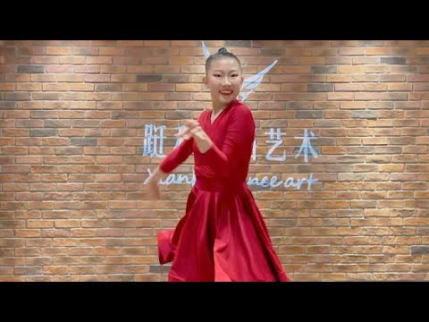 《流泪的情人》经典传唱 天津小姑娘刘鑫杰表演动感时尚的桑巴舞