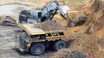 Liebherr R9800 Loading With Dumper in Mining’s Ultimate Showdown in Exvater