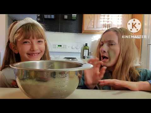 Alivia vs. The Grinch #2: Decorating Reindeer Rice Krispie Treats