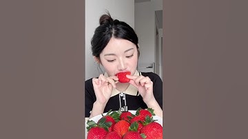 🔍 What’s REALLY Inside a STRAWBERRY Under the Microscope? You Won’t Believe This! #shorts  #viral