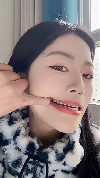 Long tongue trend 2021 comeback? #tongue #longtongue