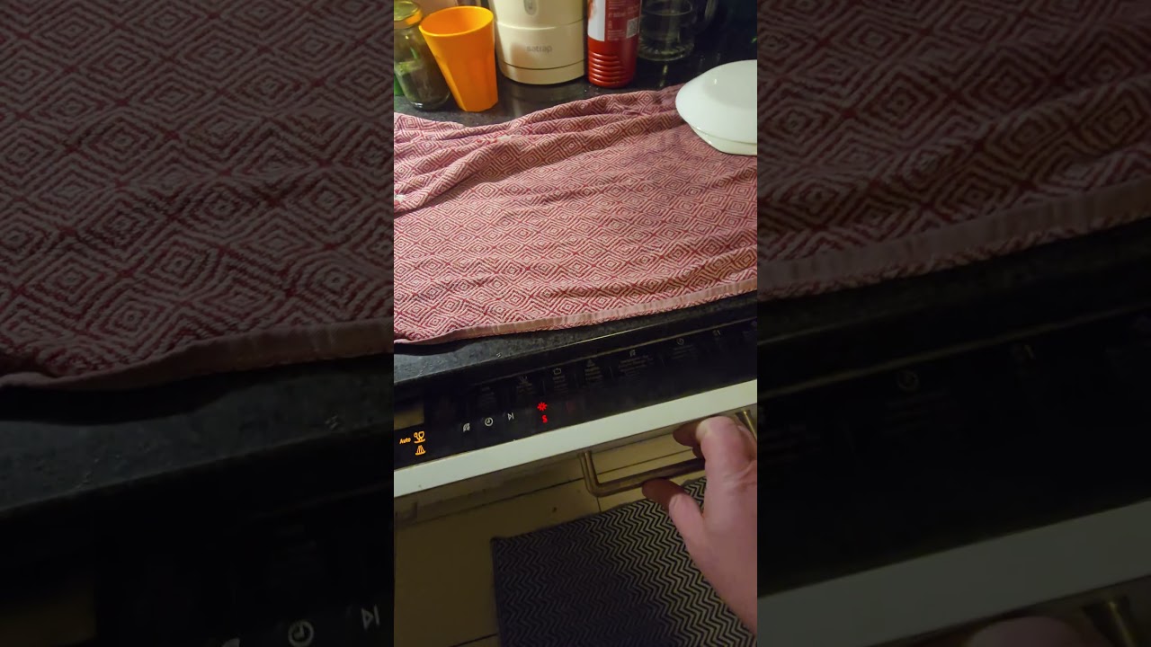 чистота залог здоровья))) стираю сварочную  маску))