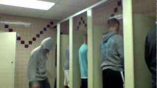 Harlem Shake In The RestRoom
