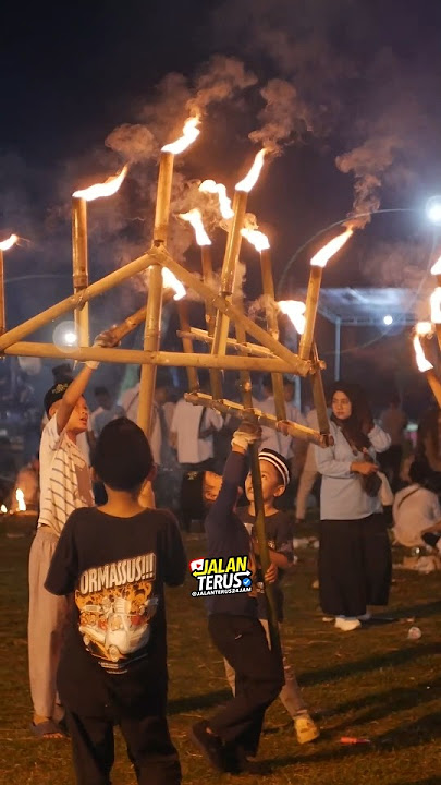 anak kecil takbiran bawa obor besar #takbirkeliling #idulfitri2025