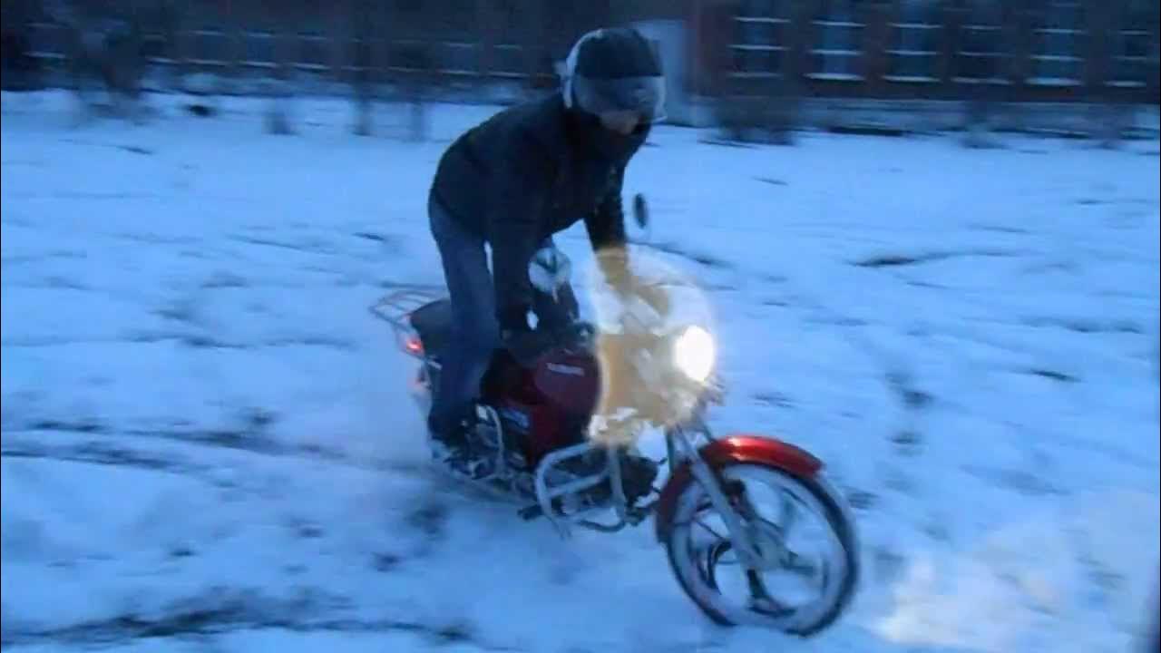 Дрифт на мотоцикле зимой