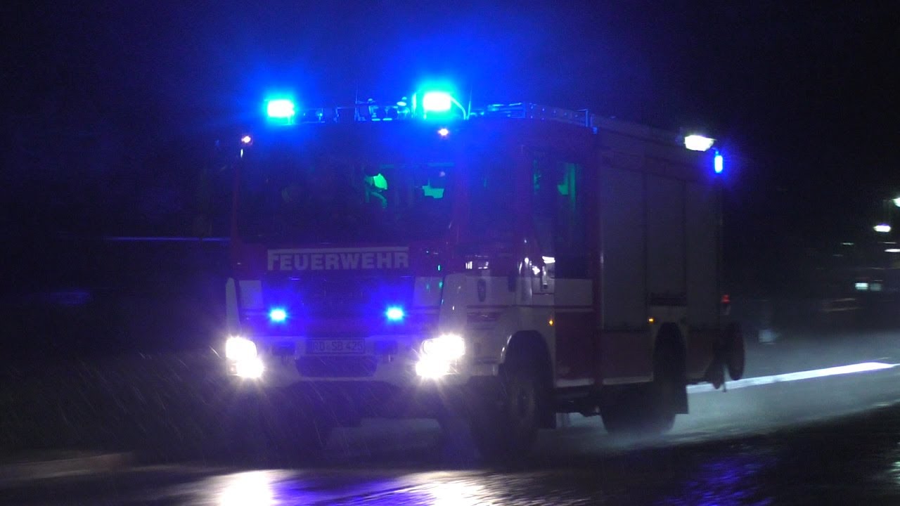 [Feuer im alten Schulgebäude] Einsatzfahrten Freiwillige Feuerwehr Büdelsdorf & Borgstedt