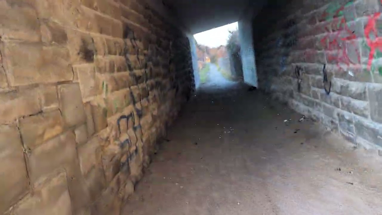 Unter der A2 und altes Trabrennbahn Gelände