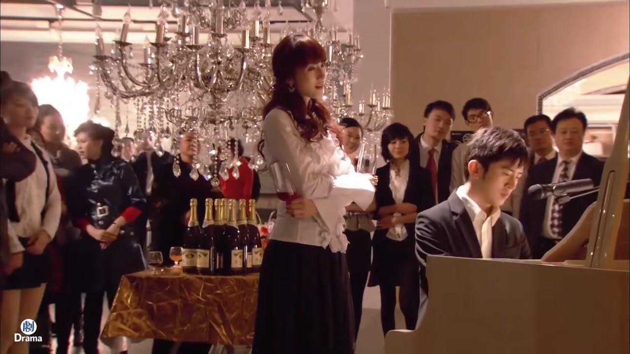 富婆帶窮小子參加宴會，以為他什麽都不會，下秒真長臉！