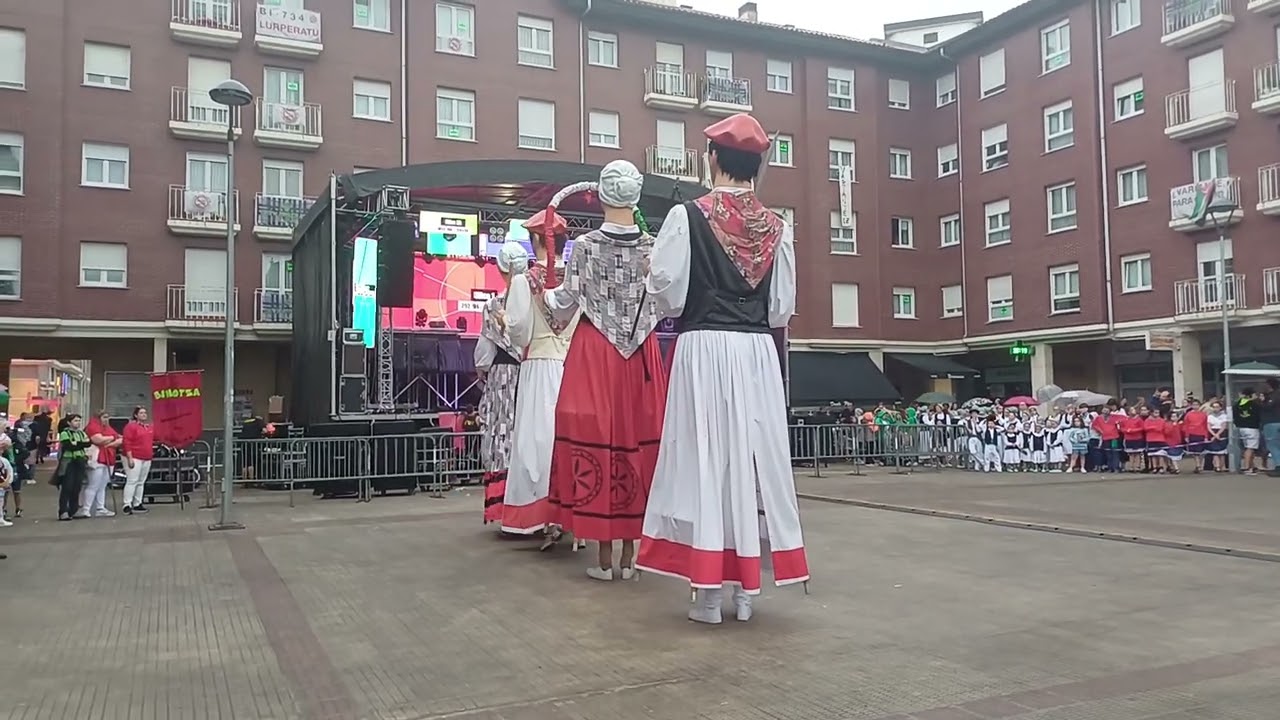 Vals de Bihotza Konpartsa en Fiestas de Las Carreras | 31 de Mayo de 2025