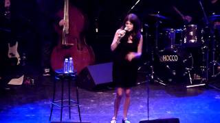 Nikki Yanofsky - Cheek to cheek (Fred Astaire cover) @ La Cigale chords