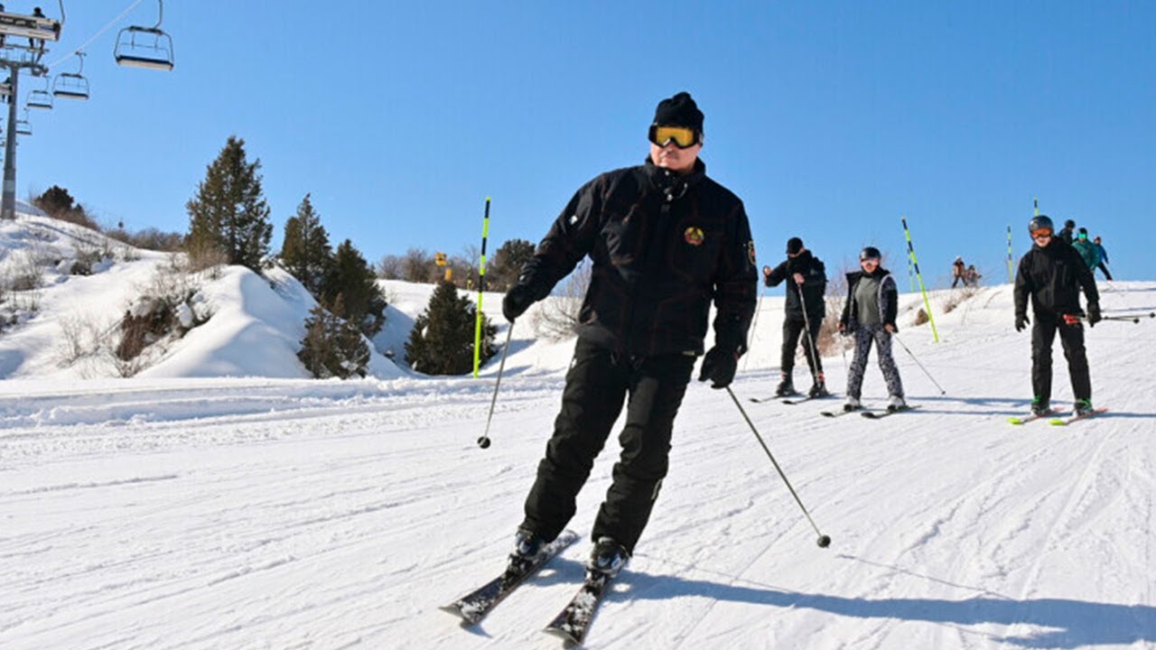 Лукашенко опробовал трассы узбекистанского горнолыжного курорта недалеко от Ташкента