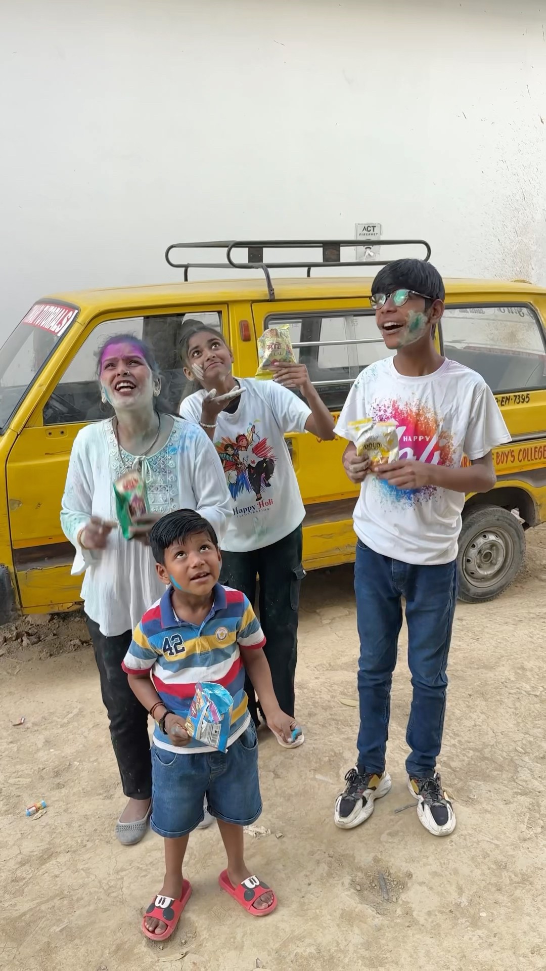 Dadi ko rang lagake bhoot bana diya ?? Holi special funny video #happyholi #shorts #funny #comedy