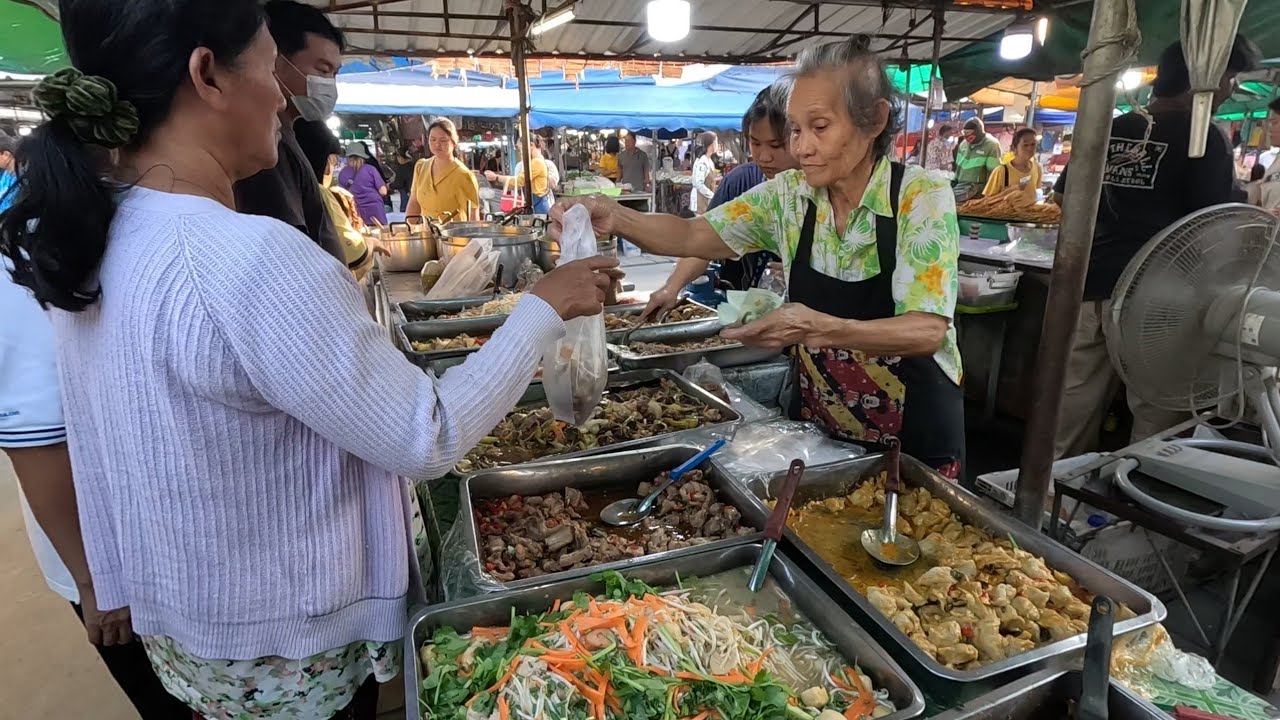 กับข้าวคนรุม‼️ยายน้อยอายุ67ปี ขายกับข้าว20กว่าอย่าง หมดภายใน2ชั่วโมง