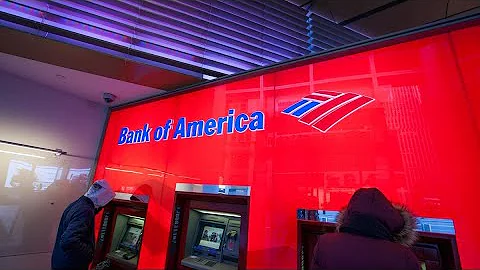 'Megabanks' Raked in Billions in Overdraft Fees During Pandemic: Rep. Maxine Waters