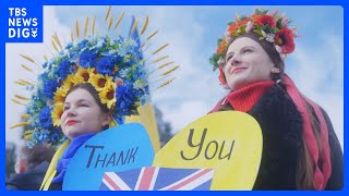 ロンドン・トラファルガー広場をウクライナ国旗が埋め尽くす　英政府は追加支援策発表｜TBS NEWS DIG