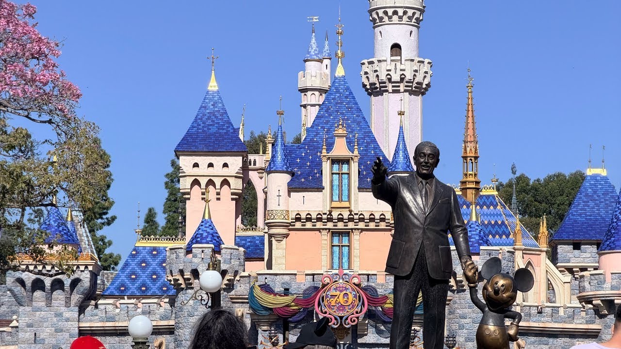 Disneyland Entrance and Main Street stroll in February 2026 #disney #disneyland #amusementpark 