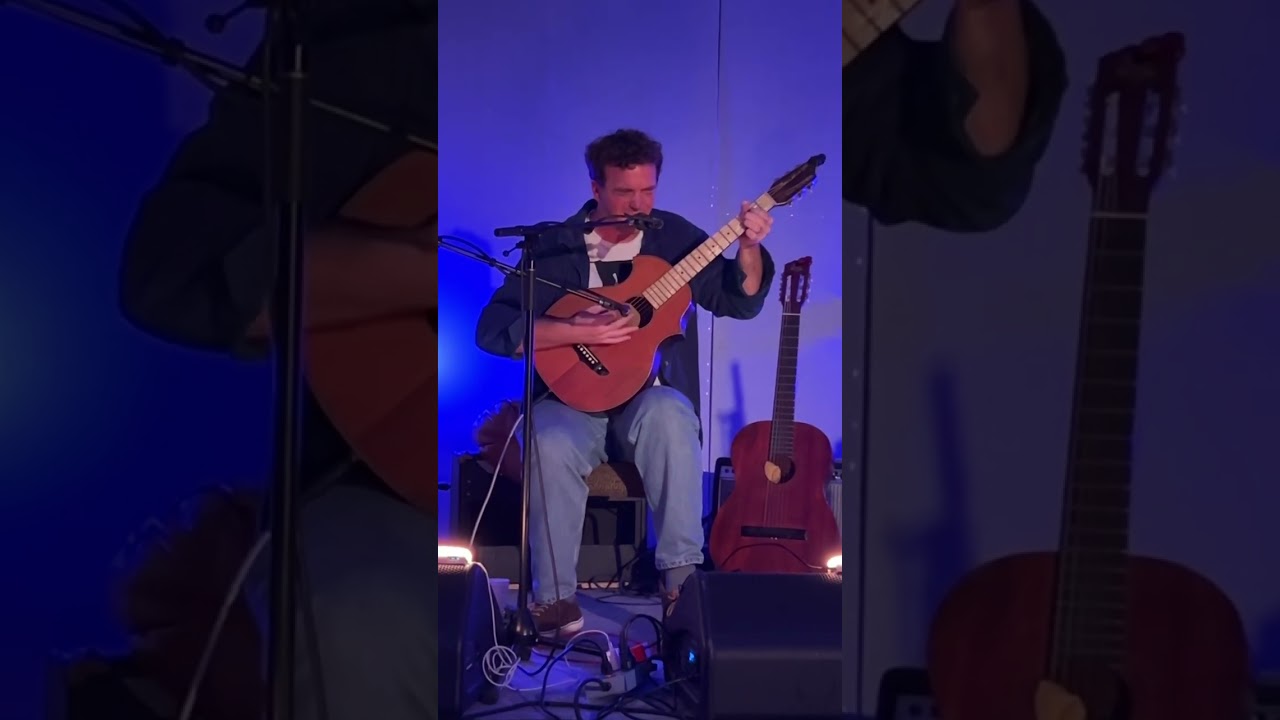 Ver Paul Spring plays a Stromberg, rebuilt by Dan Lambert and sold through Stay Gold Guitars en YouTube Ver Paul Spring plays a Stromberg, rebuilt by Dan Lambert and sold through Stay Gold Guitars en YouTube