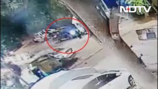 Fashion Designer Rams 3 With BMW In South Delhi, Caught On Video