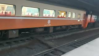 521次七堵發車經由海線開往新左營的E237打工仔鳴日號單電頭+摺疊門舊式莒光號