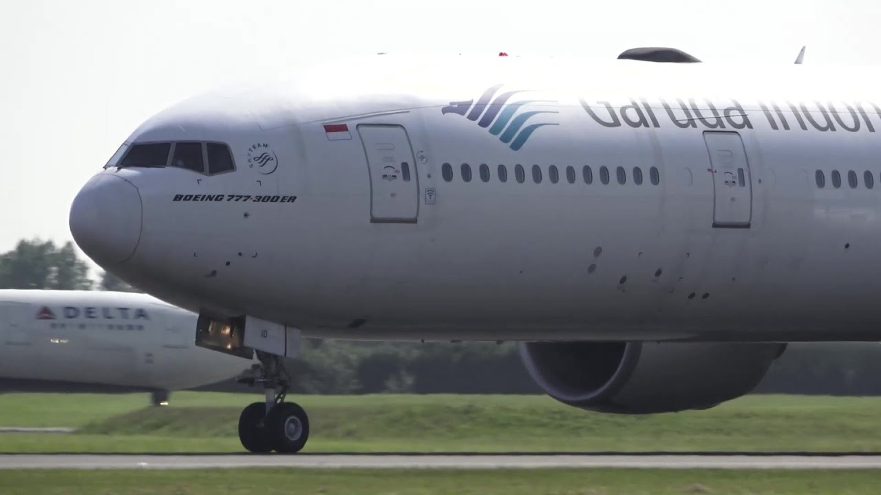 GARUDA INDONESIA Boeing 777-300ER PK-GID Take Off At Schiphol