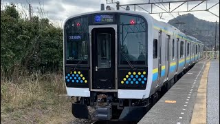 JR内房線安房勝山駅を入線.発車するE131系。