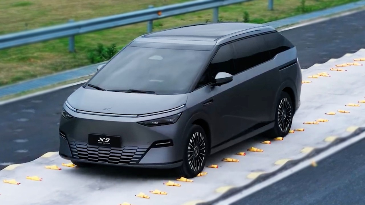 XPENG X9 vs. Toyota Alphard: The Ultimate Showdown in a Raw Egg & Parking Challenge!