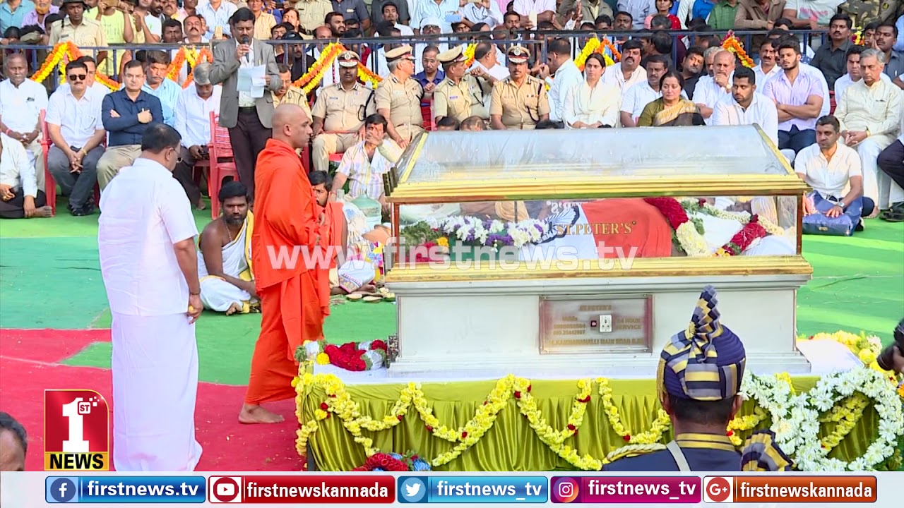 ‘ಆದಿಚುಂಚನಗಿರಿ ಶ್ರೀಗಳಿಂದ ಅಂತಿಮ ನಮನ’ | Rebel Star Ambareesh No More | FIRSTNEWS