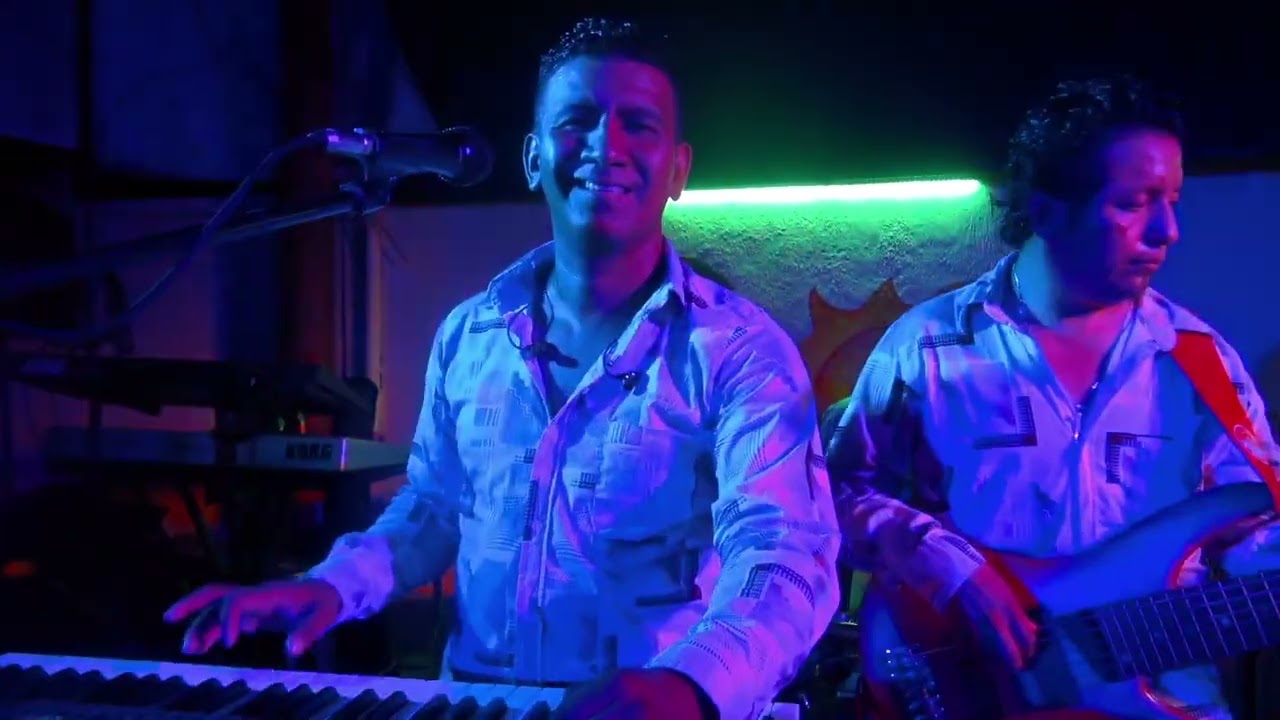 Los Donnys De Guerrero- La Mula Bronca/El Guero Becerra/El Mariguano