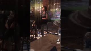 Bulan Sutena Nyanyi Di Cafe