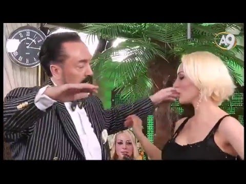 Beril siyah elbisesiyle Adnan Oktar'la dans ediyor