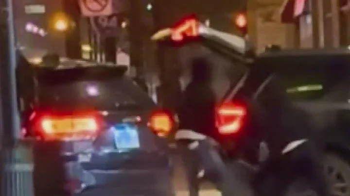 Crash-and-grab thieves steal ATM in Chicago