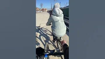ЛАЙФХАК Если вы устали ехать на велосипеде #shorts