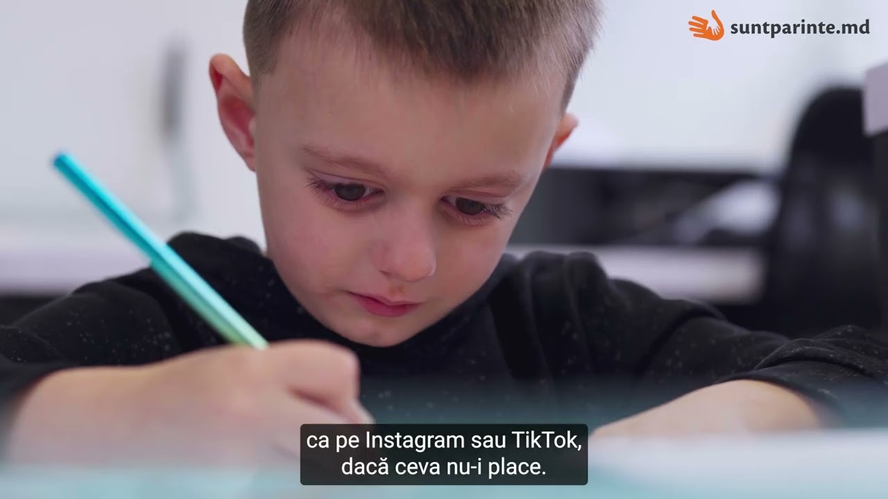 Copilul scrie neîngrijit? Tehnici de caligrafie pentru a-și îmbunătăți scrisul