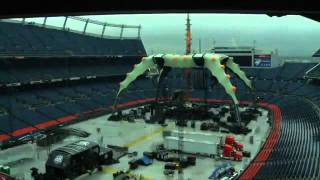 The Claw Formandose en el Invesco Field