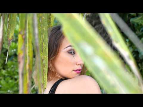 Zeiss C-Sonnar 50mm 1.5 ZM Quick Review with Guam Model Naomi 4K