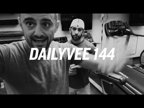 7 DAYS A WEEK | DailyVee 144 thumbnail