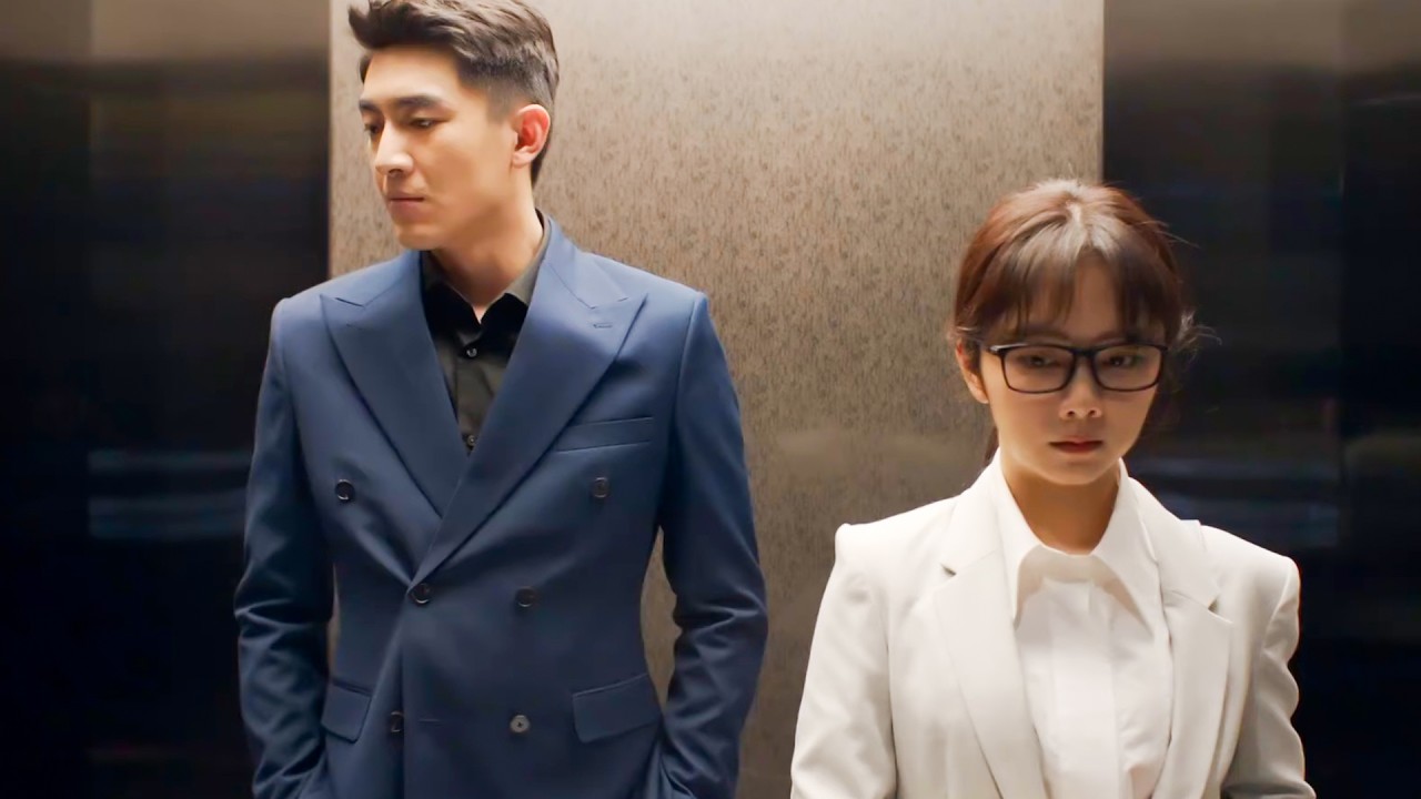 Грубый CEO удивительно стесняется своей маленькой помощницы! 💖 Фильм #zhaolusi