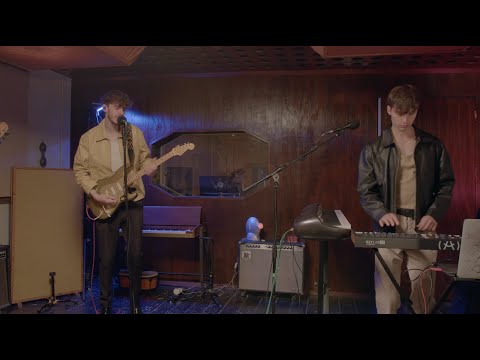 Saults - A la mode (Official Music Video)