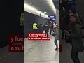 Un alce se pasea suelto por la estación central de Varsovia
