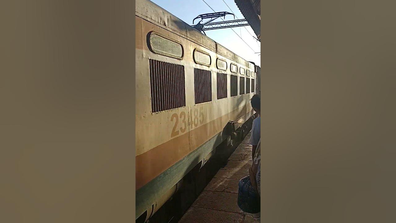Sawantwadi Diva Passenger Arrives at Khed Railway station - YouTube