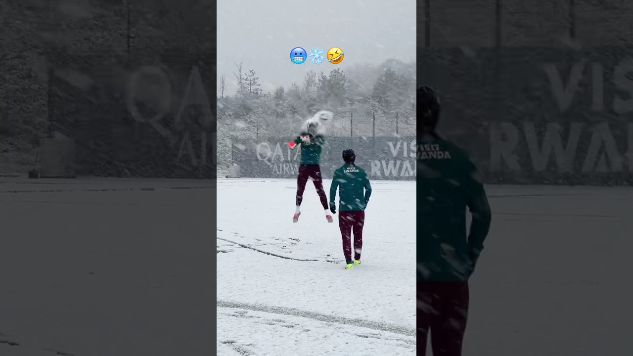 🤣 Arnau Tenas and João Neves are back in childhood! 🥶❄️