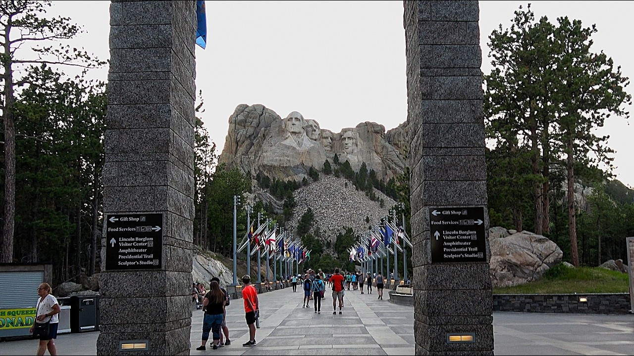 Поездка через Кистоун для посещения горы Рашмор.