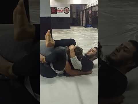 Triangle Boğuş Tekniği nasıl yapılır? - Konya MMA Hasan Yolcu Brazilian Jiu Jitsu