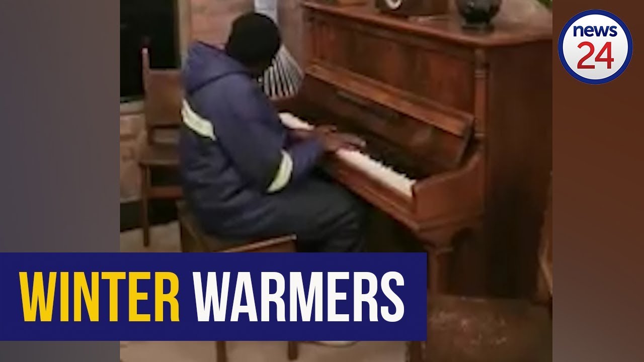 football score WATCH: Mpumalanga security guard serenades hotel guests on the piano