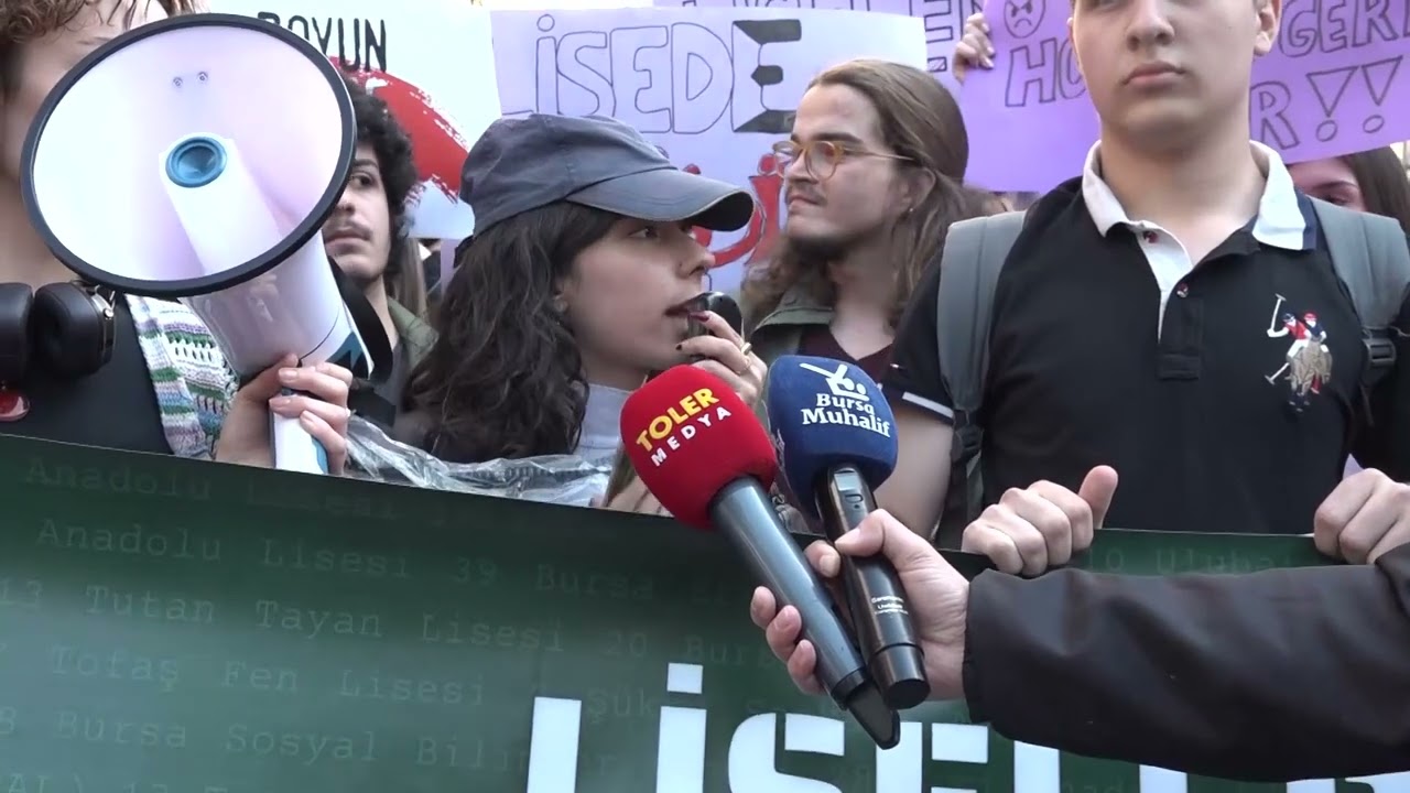Bursa'da liseliler ayakta: Liselerimizi karanlığa teslim etmeyeceğiz!