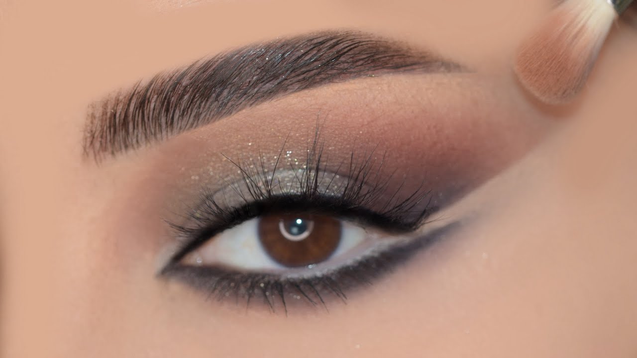 مكياج الصالونات الفخم مع فتحة العين