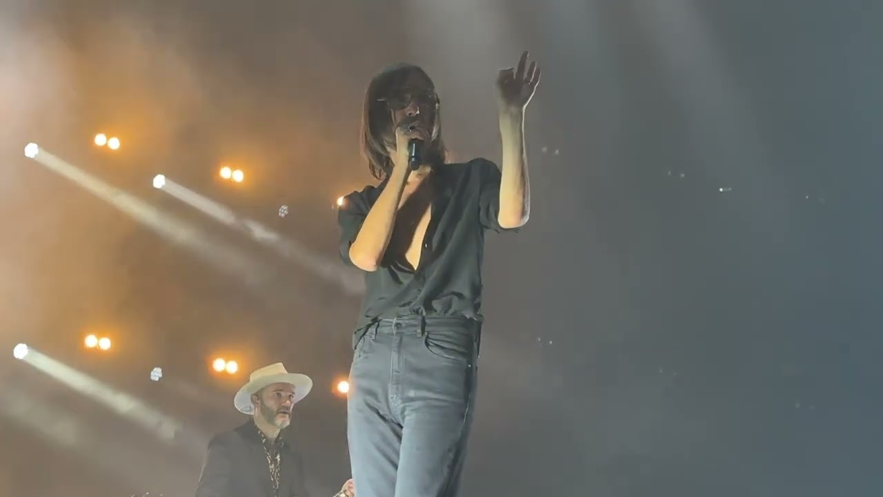 12.12.2025 - Baustelle @ Assago Forum (Mi): CHARLIE FA SURF