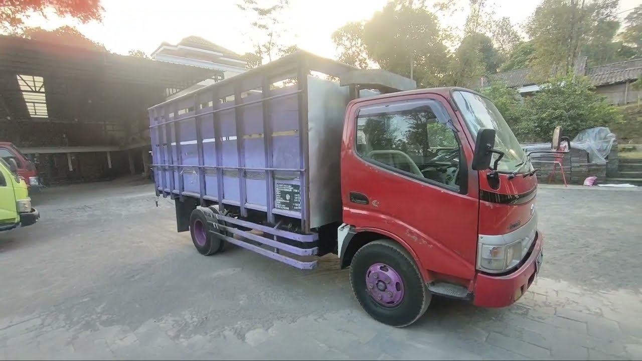 Di jual dyna et 2004//bekas muatan ringan