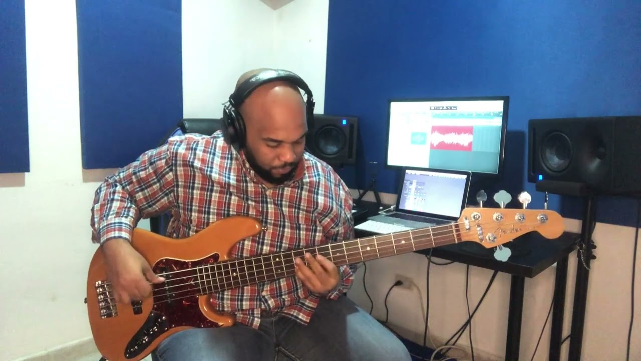 "Que me des tu cariño" (Bass Cover)